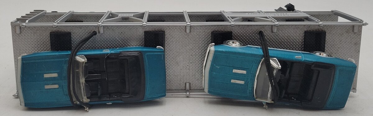 MTH 30-7666 O Gauge Auto Carrier w Two 1967 Camaros & Two 1967 Shelby Mustangs EX/Box