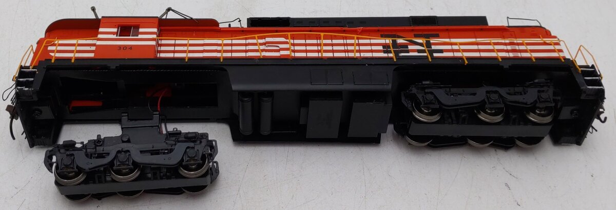 Spectrum 82407 HO Scale New Haven GE E33 Electric Locomotive #304/Box