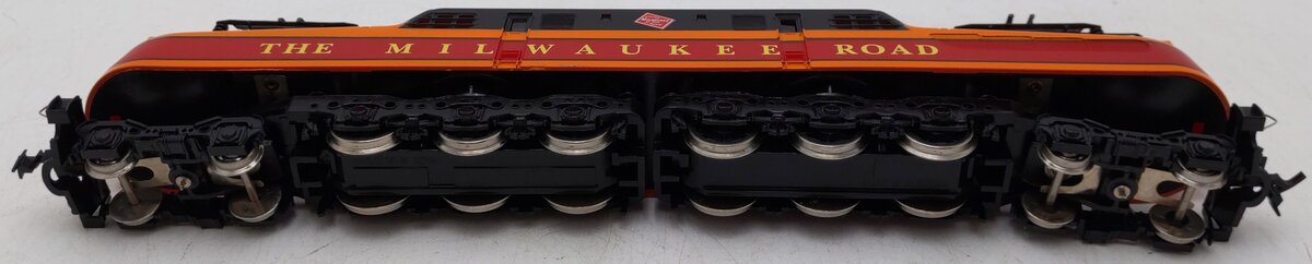 IHC M9670 HO Scale Milwaukee Road Powered GG-1 Electric Locomotive EX