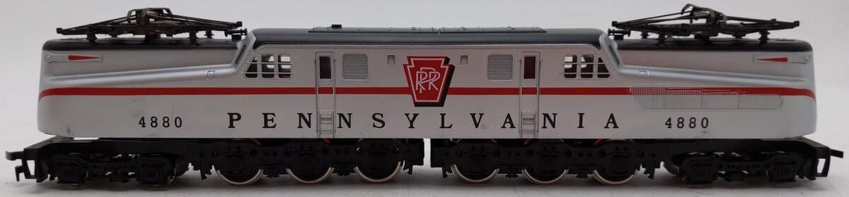 IHC M9302 HO Pennsylvania 1-Stripe GG-1 Electric Locomotive #4880 EX/Box