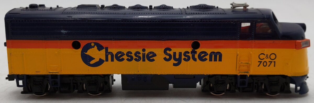 Bachmann 41-615-09 HO Scale Chessie System EMD F9 Diesel Locomotive #7071 VG