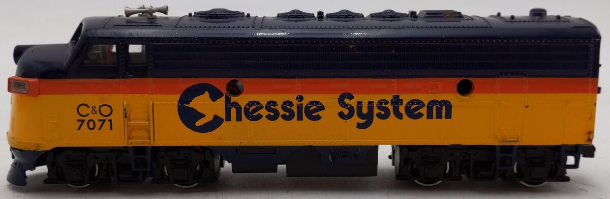 Bachmann 41-615-09 HO Scale Chessie System EMD F9 Diesel Locomotive #7071 VG