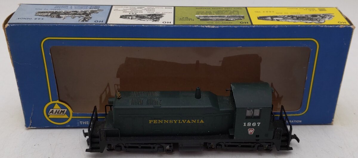 AHM 5014DD HO Scale Pennsylvania EMD SW-1 Diesel Switcher Locomotive #1867 VG/Box