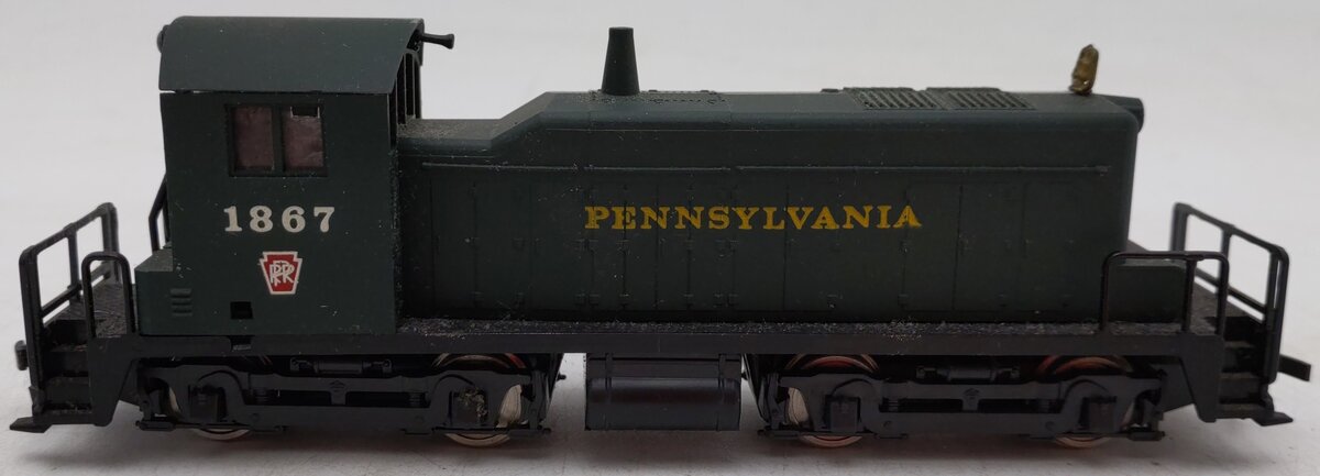 AHM 5014DD HO Scale Pennsylvania EMD SW-1 Diesel Switcher Locomotive #1867 VG/Box