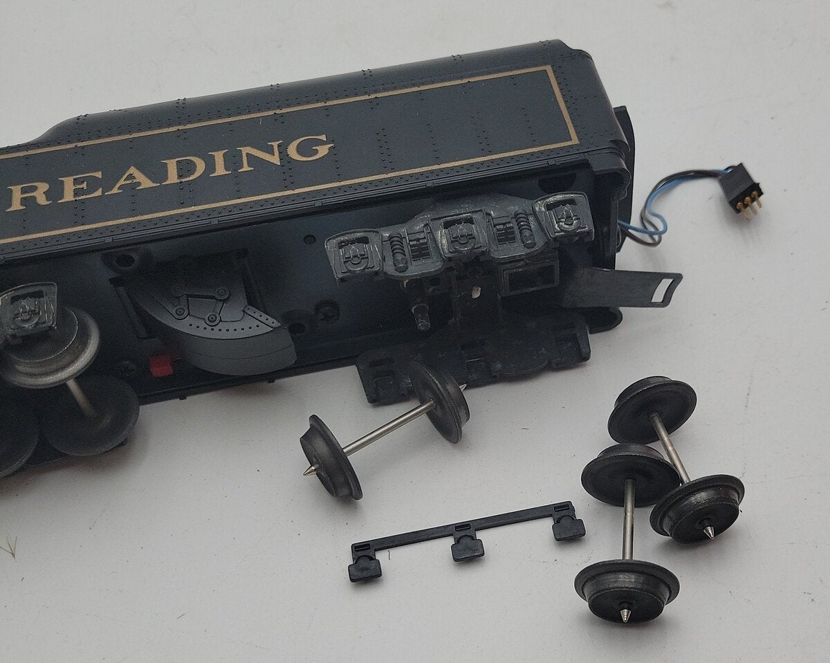 Lionel 6-18004 O Reading 4-6-2 Steam Locomotive & Tender #8004 VG/Box