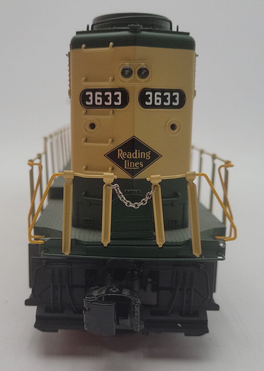 Lionel 6-38974 O Gauge Reading Non-Powered GP35 Diesel Locomotive #3633 EX/Box
