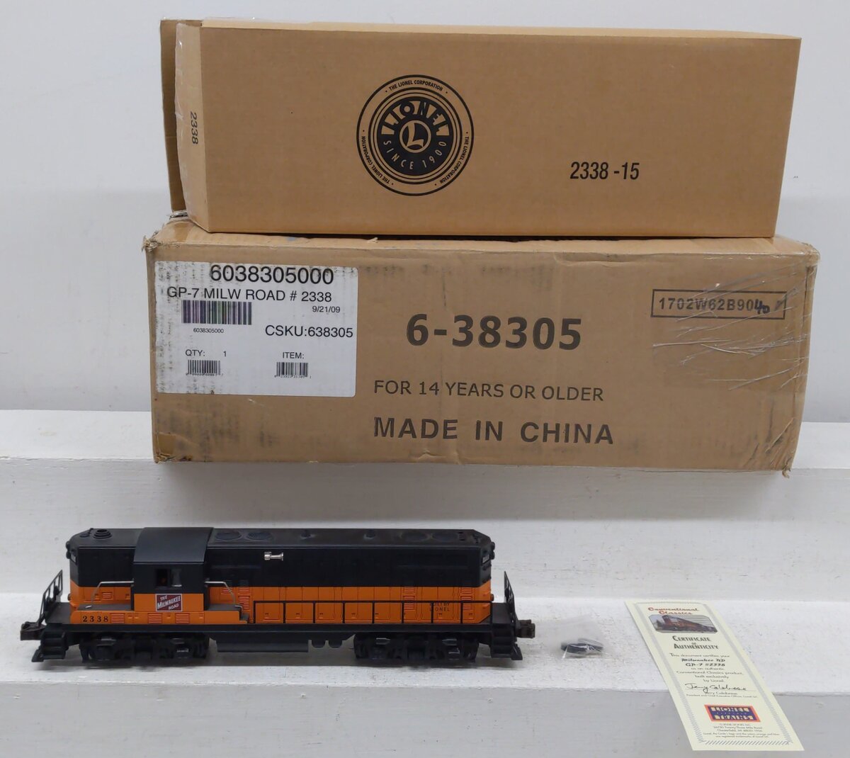 Lionel 6-38305 Conventional Classics Milwaukee GP-7 Diesel Locomotive #2338 EX/Box