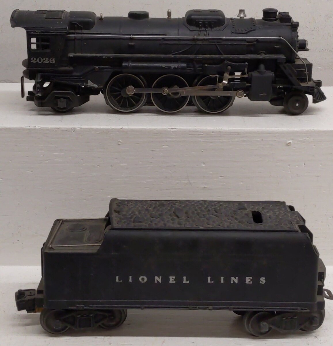 Lionel 2026 Vintage O 2-6-4 Die-Cast Steam Locomotive With 2466WX Tender VG/Box