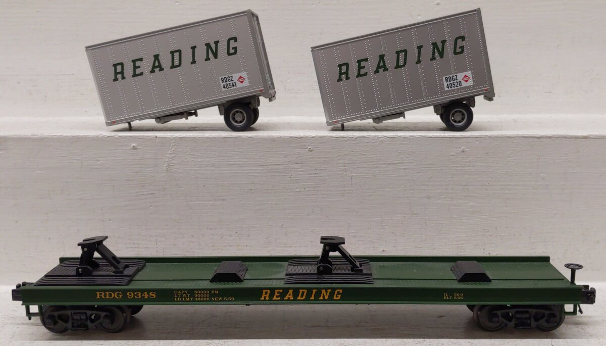 MTH 20-98867 O Gauge Reading Flat Car with 2 20' Trailers #9348 EX/Box