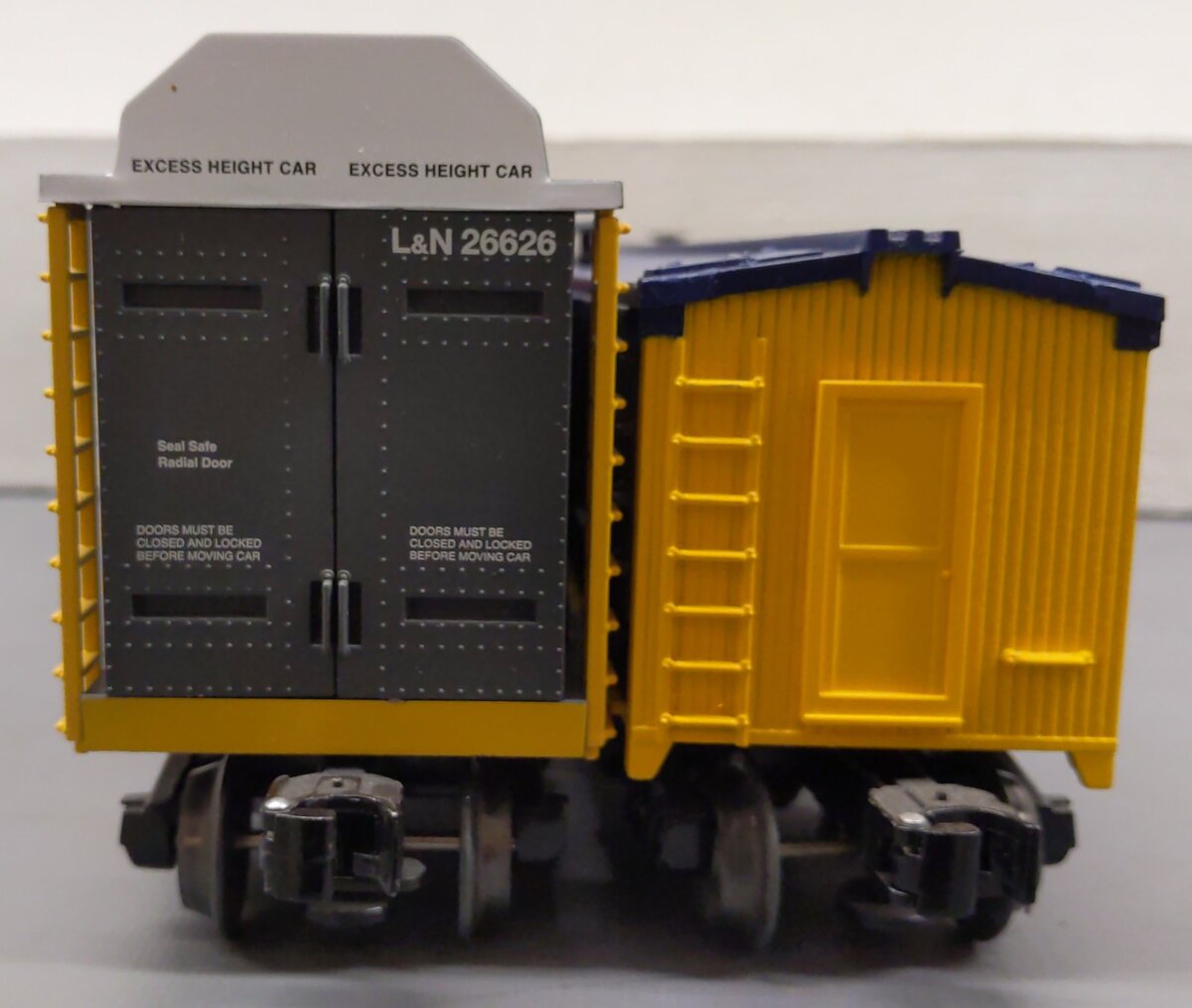 Lionel 6-30138 O-27 Chessie System Freight Cars Add-On (Set of 2) EX/Box