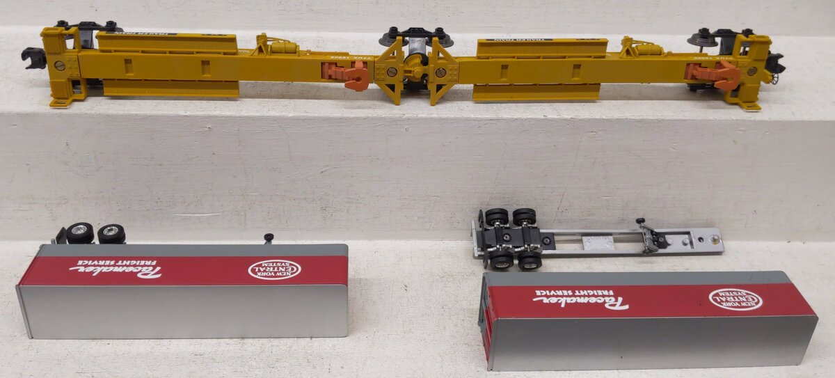 Lionel 6-16904 O New York Central T.T.U.X. Flat Cars w/2 Intermodal Containers EX