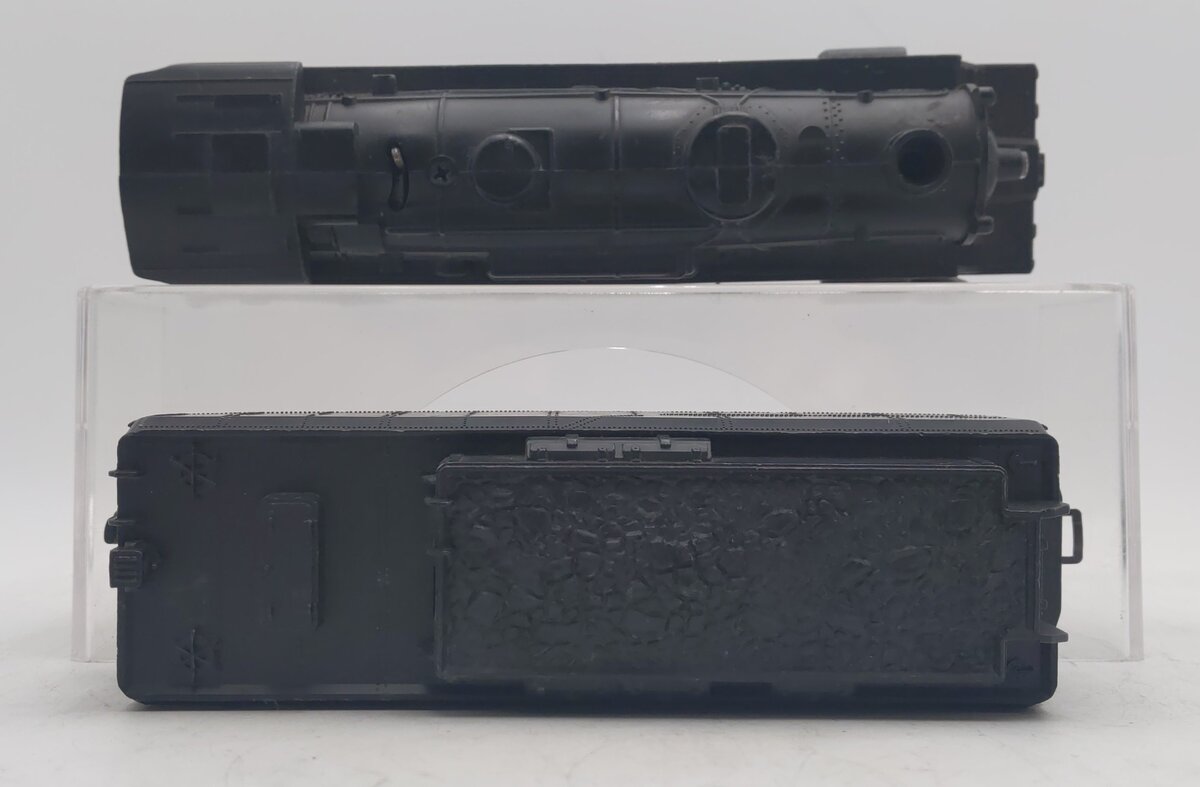 Lionel 243 Vintage O 2-4-2 Plastic Scout Steam Locomotive and 243W Tender EX