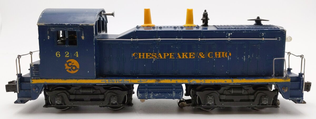 Lionel 624 Vintage O Gauge Chesapeake & Ohio NW-2 Powered Diesel Locomotive