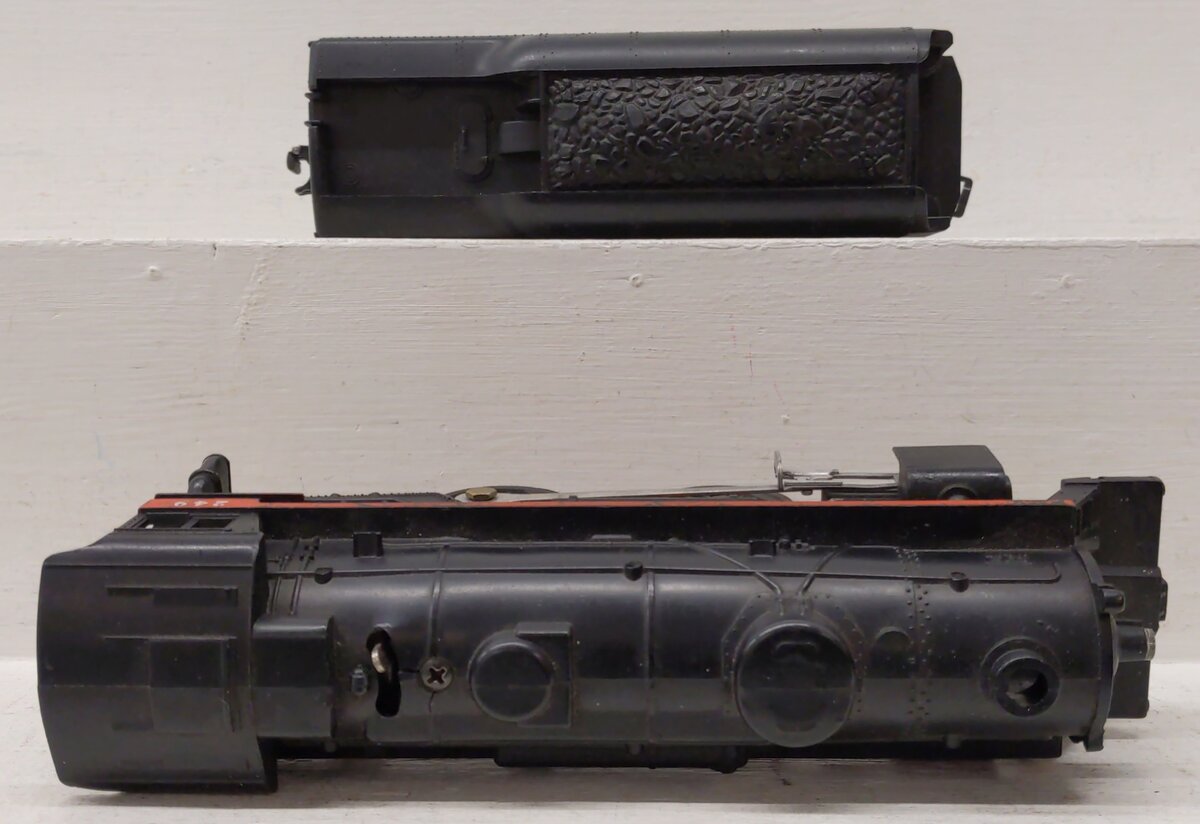 Lionel 249 Vintage O Gauge Postwar 2-4-2 Steam Locomotive w/ 250T Tender VG