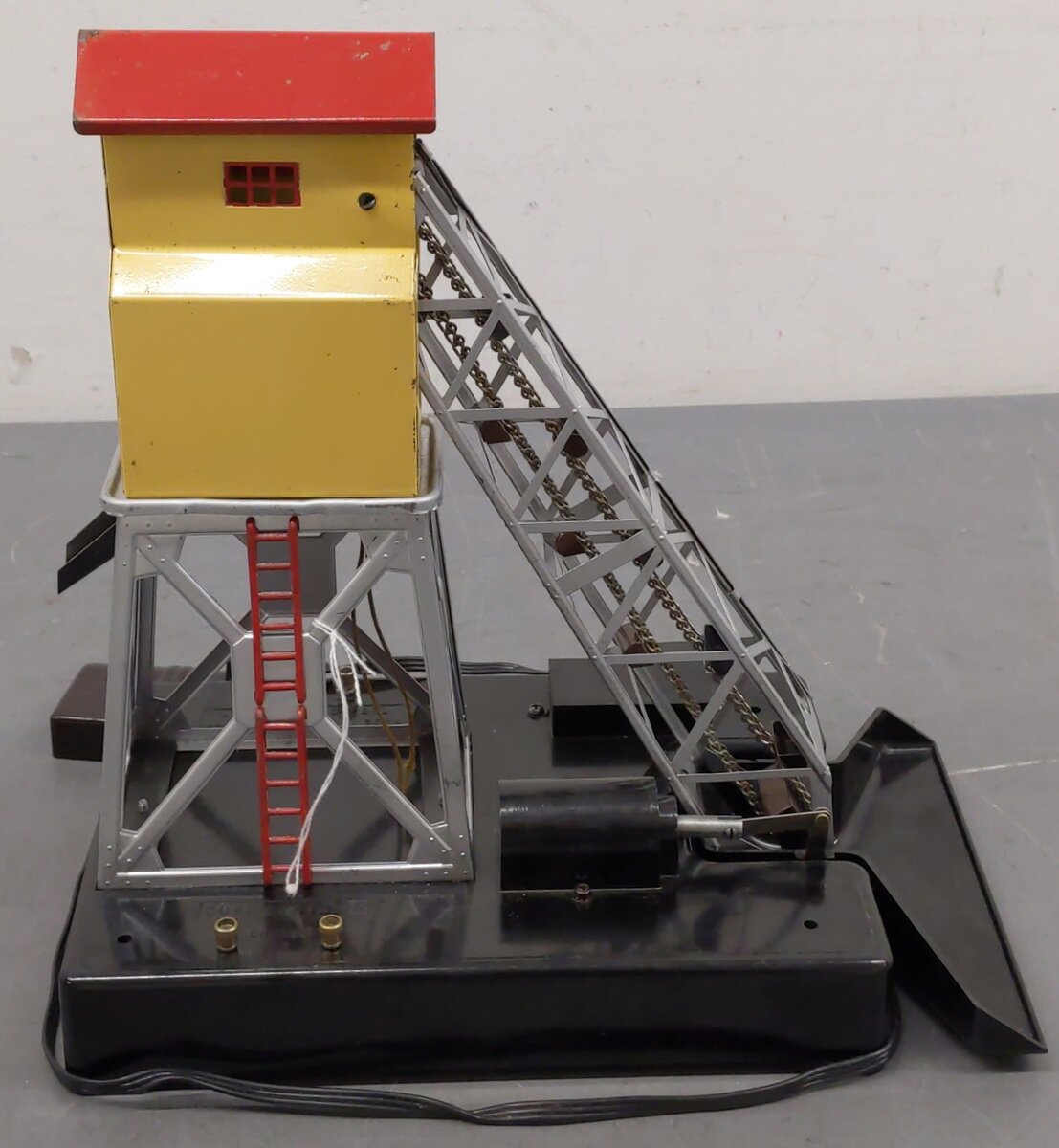 Lionel 97 Vintage O Operating Coal Elevator Loader VG