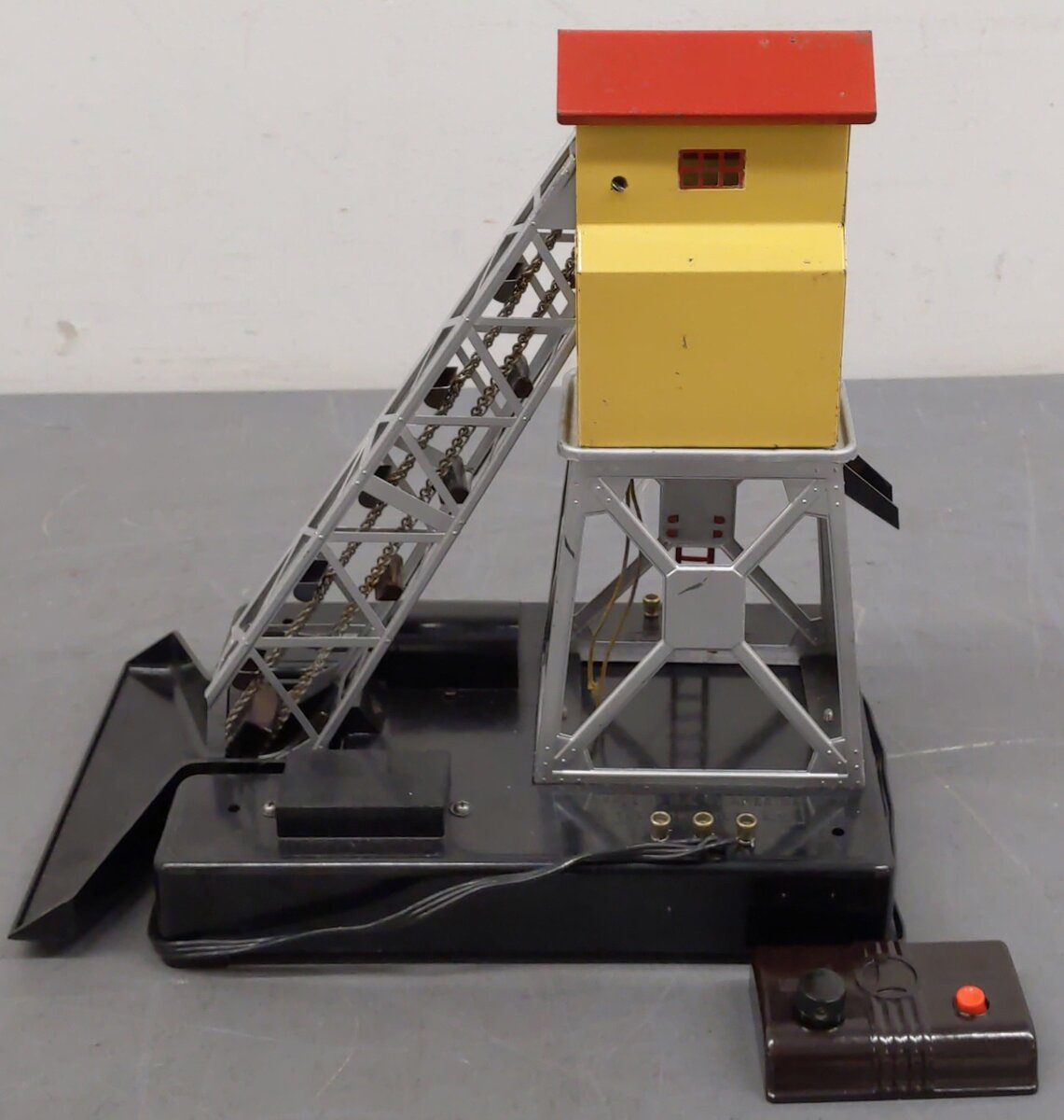 Lionel 97 Vintage O Operating Coal Elevator Loader VG