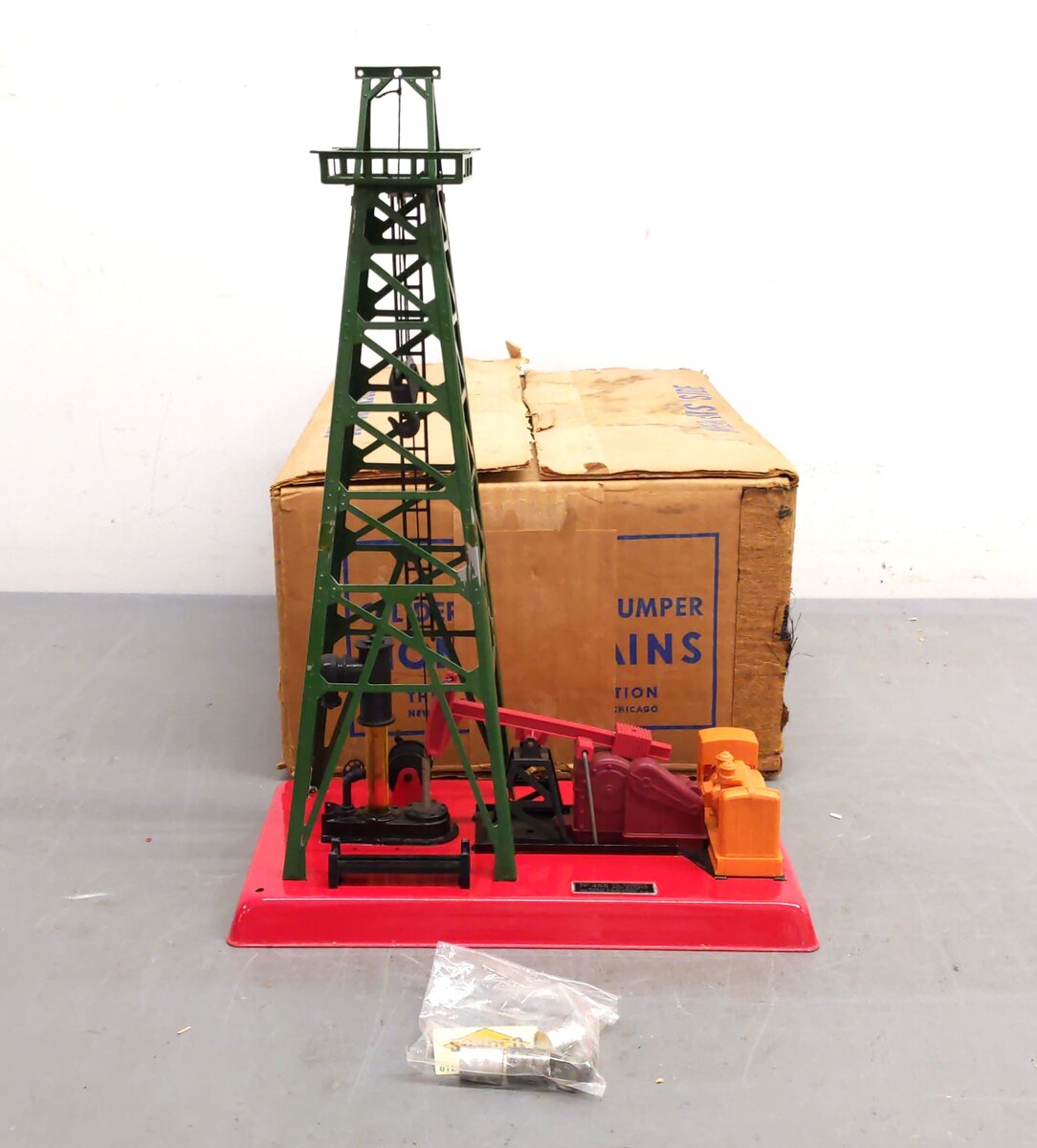 Lionel 455 Vintage O Operating Oil Derrick and Pumper VG/Box