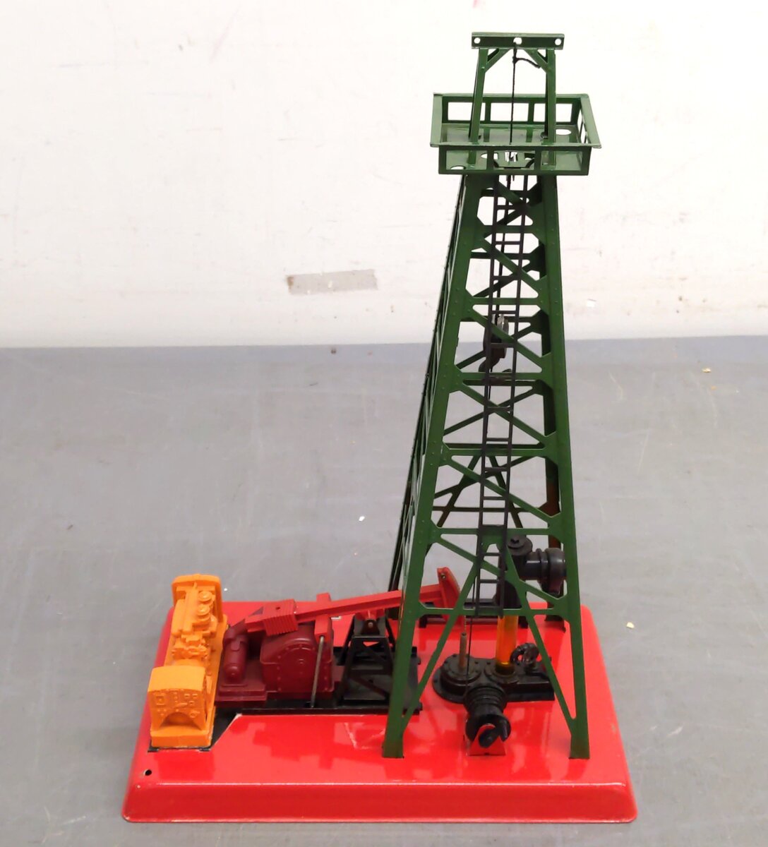 Lionel 455 Vintage O Operating Oil Derrick and Pumper VG/Box