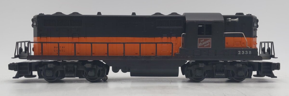 Lionel 2338 Vintage O Gauge Milwaukee Road Powered GP-7 Diesel Locomotive EX/Box