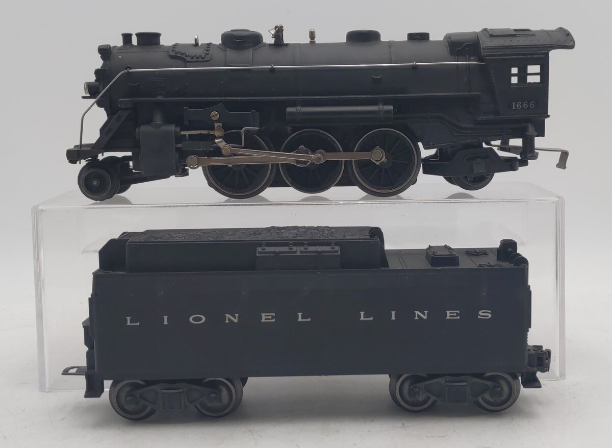 Lionel 1666 Vintage O 2-6-2 Diecast Steam Locomotive & Tender EX/Box