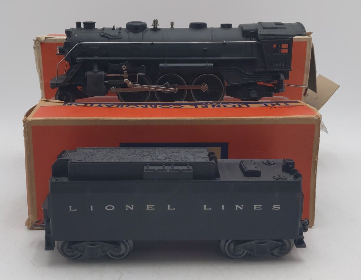 Lionel 1666 Vintage O 2-6-2 Diecast Steam Locomotive & Tender EX/Box