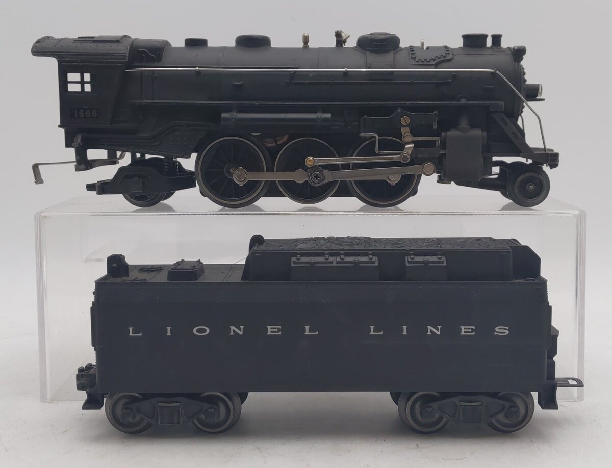 Lionel 1666 Vintage O 2-6-2 Diecast Steam Locomotive & Tender EX/Box
