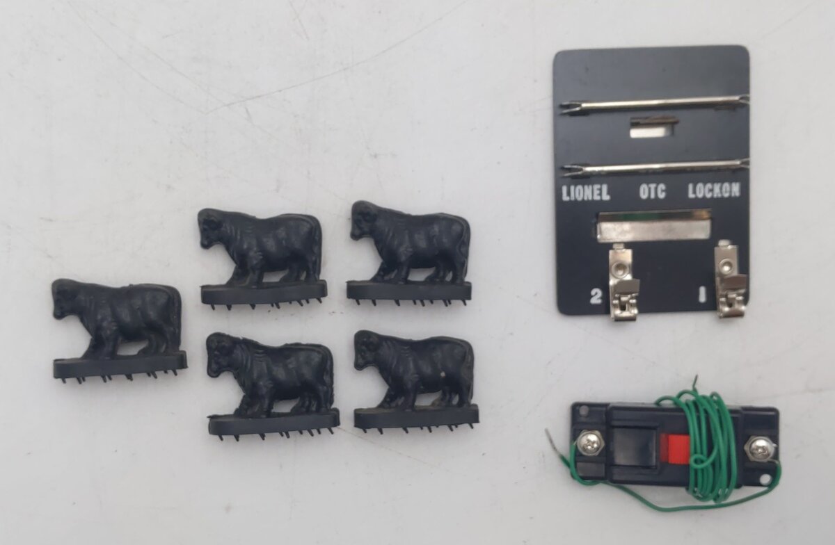 Lionel 6-19828 O Gauge C&NW Operating Cattle Car and Stockyard EX/Box