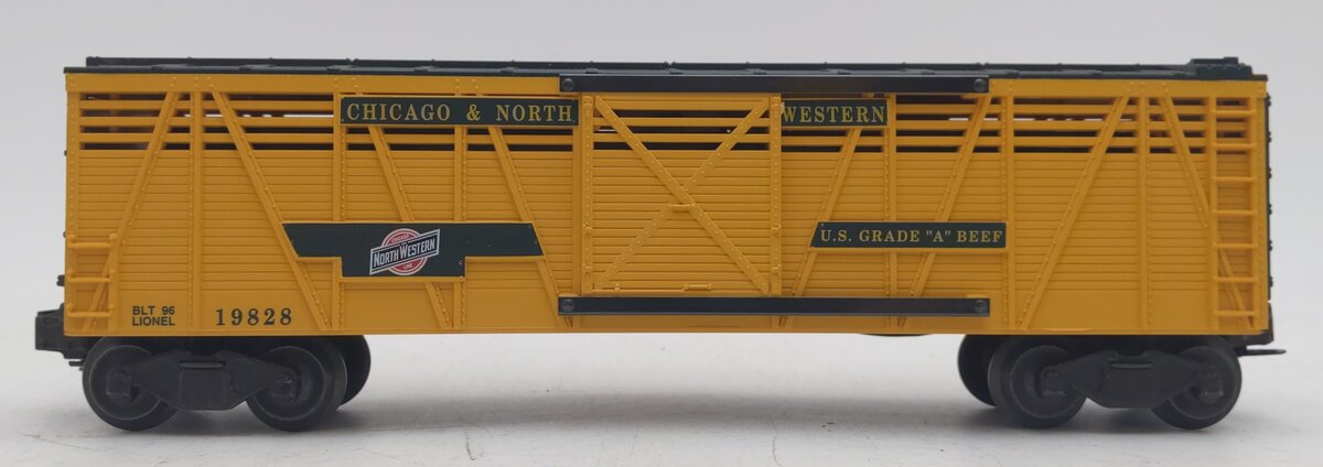 Lionel 6-19828 O Gauge C&NW Operating Cattle Car and Stockyard EX/Box