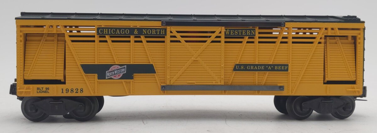 Lionel 6-19828 O Gauge C&NW Operating Cattle Car and Stockyard EX/Box
