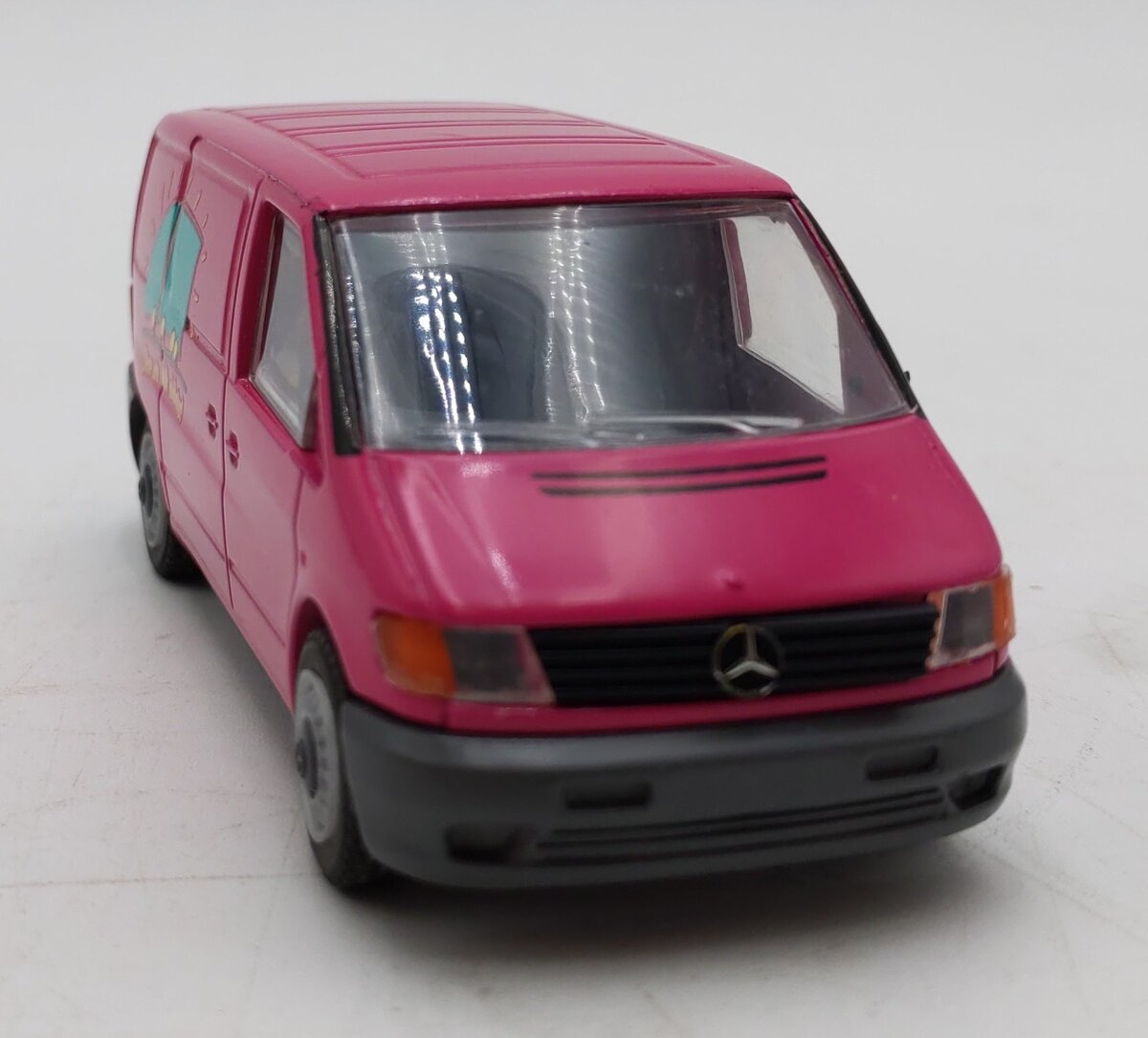 NZG Modelle 1:43 Scale Mercedes-Benz Vito Van EX/Box