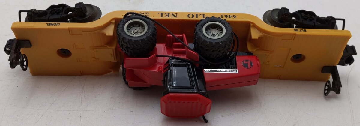 Lionel 6-16957 O Gauge Depressed-Center Flatcar with ERTL Case 4WD Loader #6461 EX