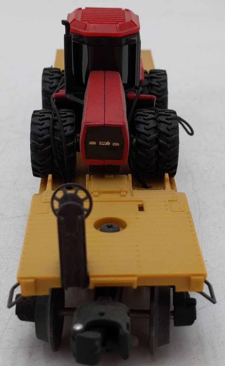 Lionel 6-16957 O Gauge Depressed-Center Flatcar with ERTL Case 4WD Loader #6461 EX