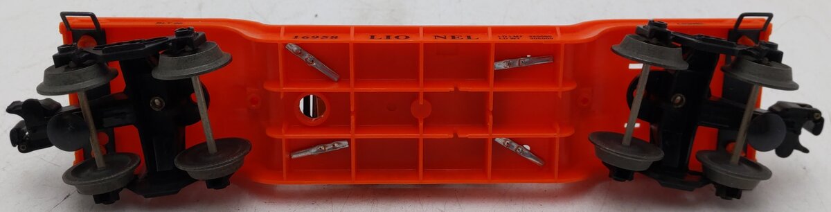 Lionel 6-16958 O Gauge Lionel Flatcar w/an Ertl New Holland Loader EX