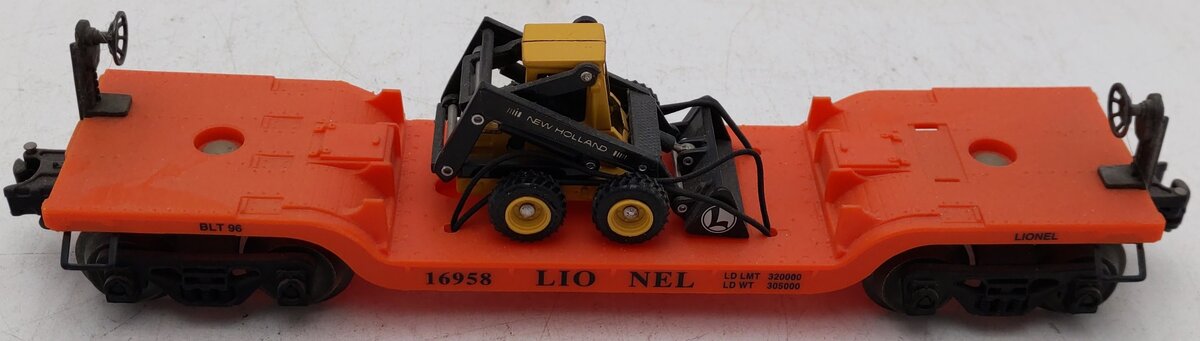 Lionel 6-16958 O Gauge Lionel Flatcar w/an Ertl New Holland Loader EX