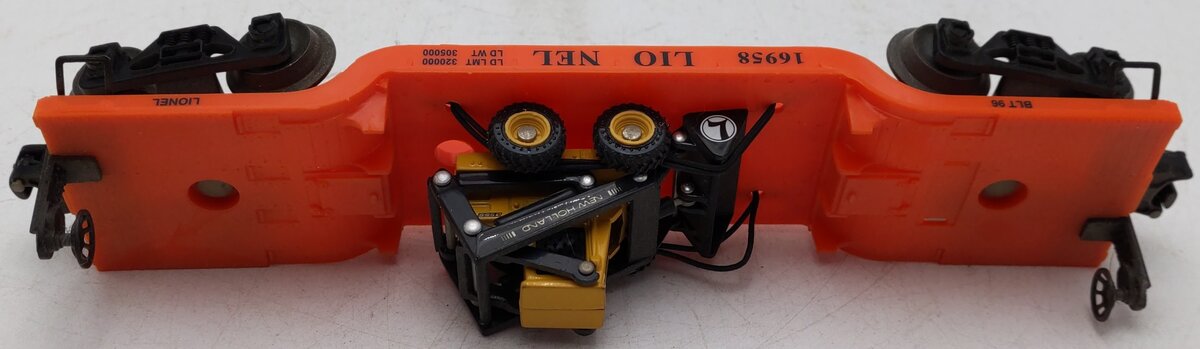 Lionel 6-16958 O Gauge Lionel Flatcar w/an Ertl New Holland Loader EX