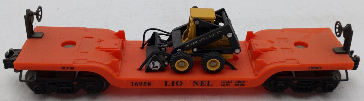 Lionel 6-16958 O Gauge Lionel Flatcar w/an Ertl New Holland Loader EX