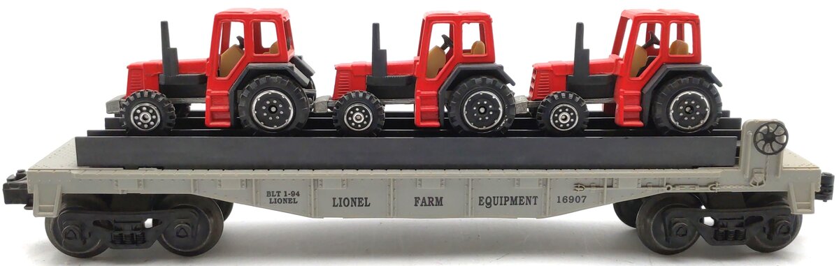 Lionel 6-16907 O Gauge Flatcar with 3 Farm Tractors EX