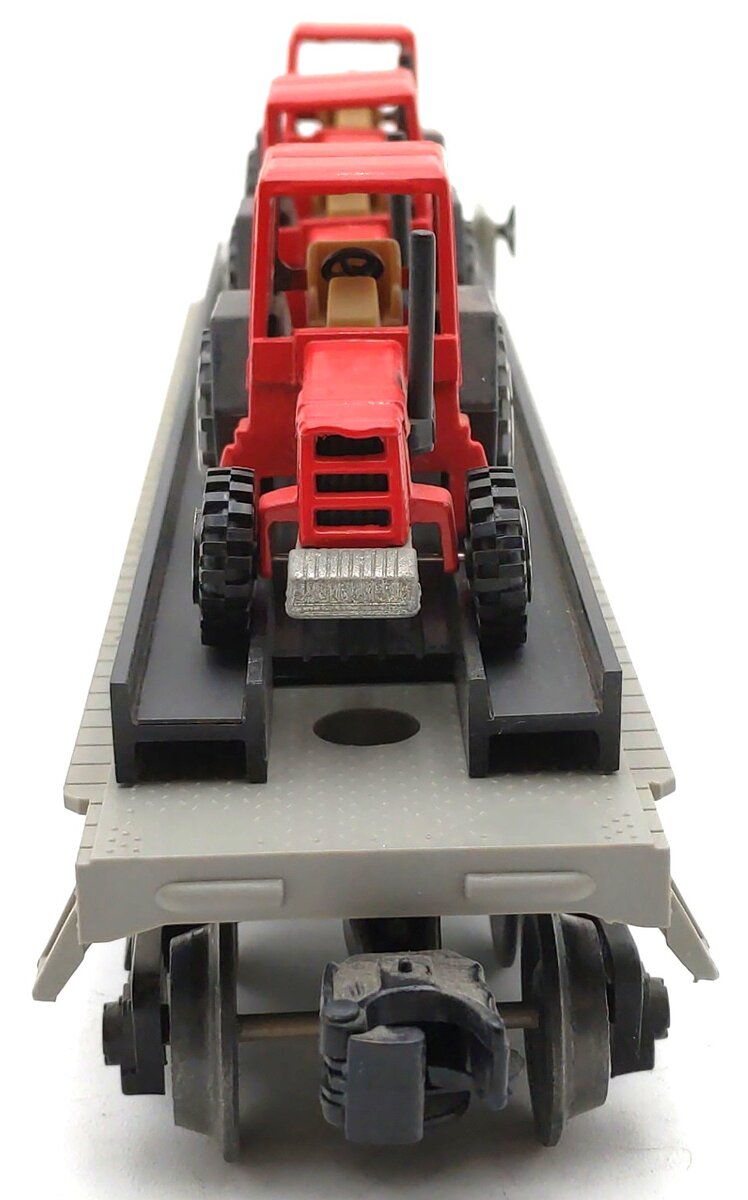 Lionel 6-16907 O Gauge Flatcar with 3 Farm Tractors EX
