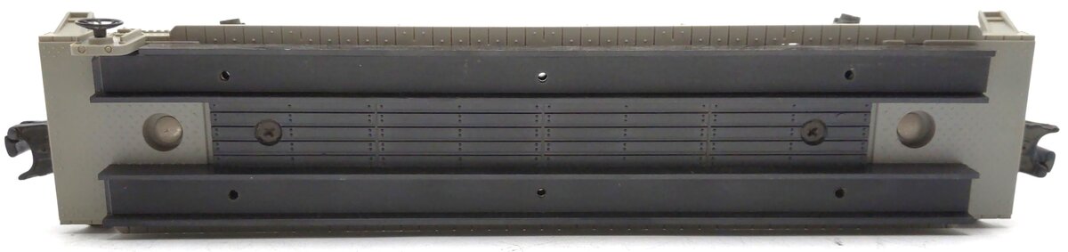 Lionel 6-16907 O Gauge Flatcar with 3 Farm Tractors EX