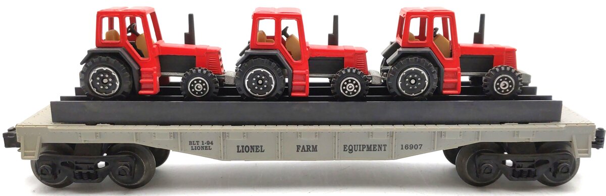 Lionel 6-16907 O Gauge Flatcar with 3 Farm Tractors EX