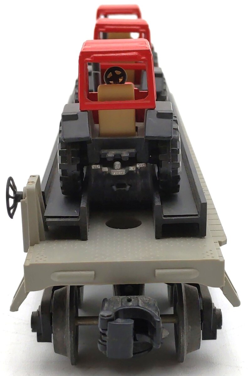 Lionel 6-16907 O Gauge Flatcar with 3 Farm Tractors EX