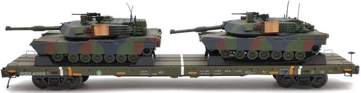 MTH 20-95346 O U.S. Army 60' Flat Car with 2 M1a Abrams Tanks #40102 EX/Box