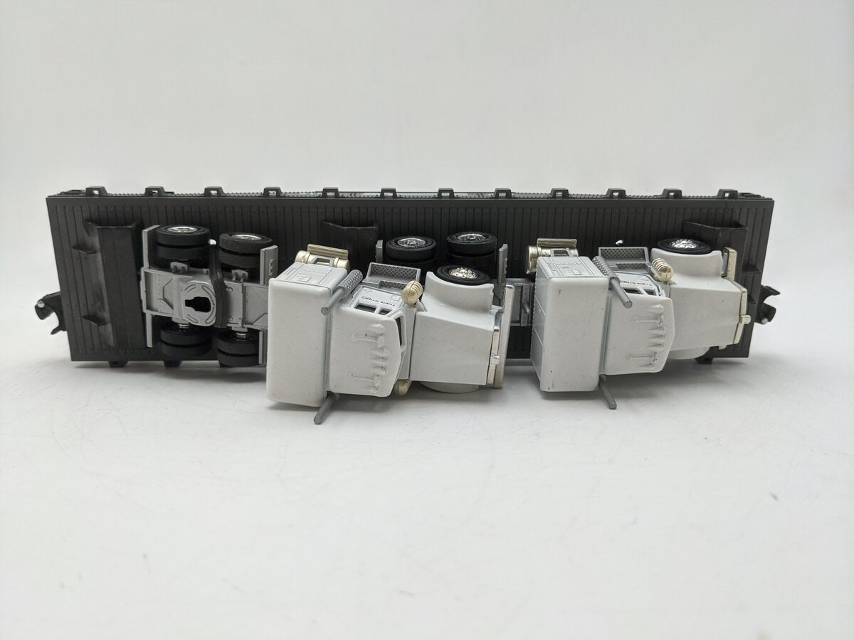Lionel 6-17515 O Gauge Norfolk Southern Flatcar with 2 Semi Tractors EX