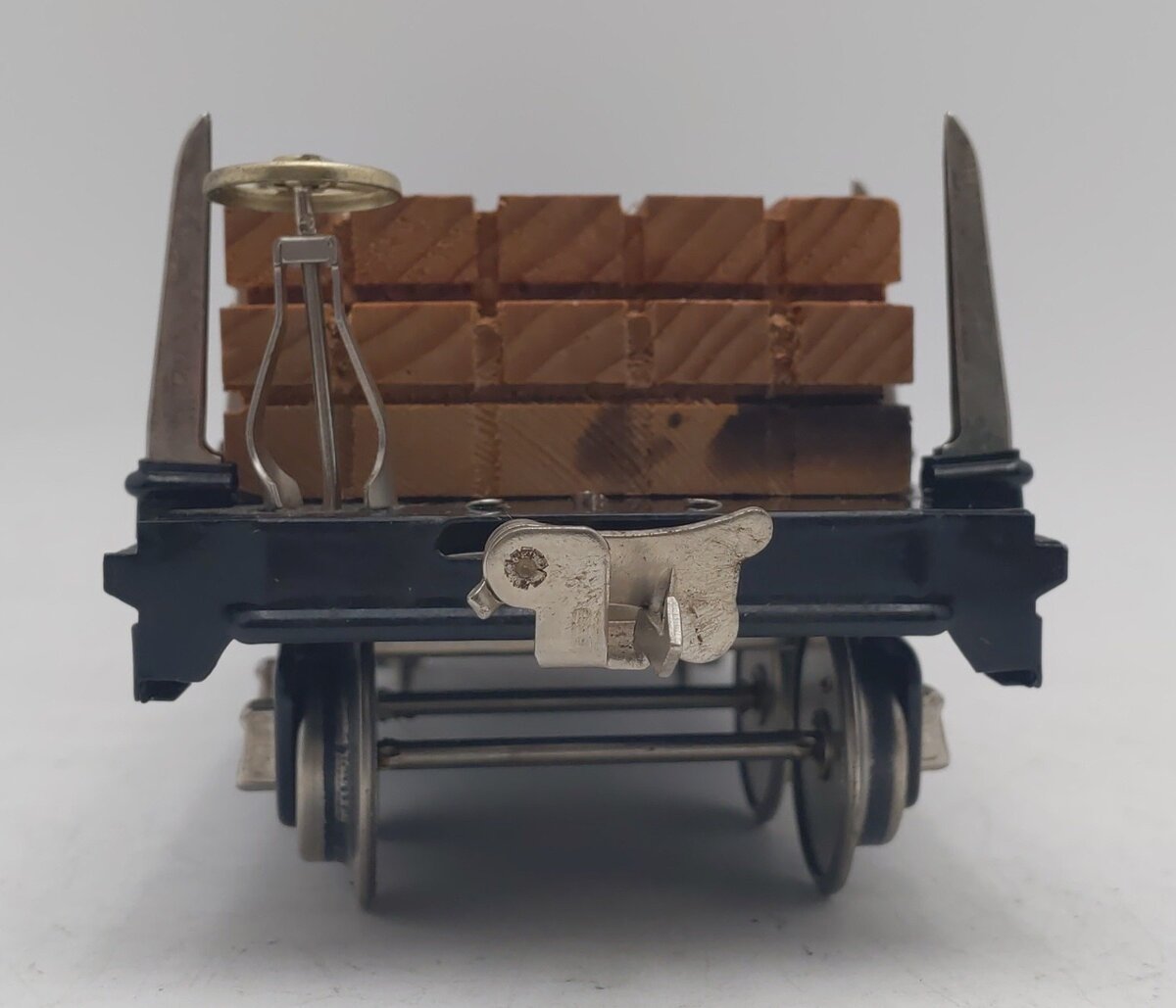 Lionel Standard Gauge Flatcar w/Wood Load #5130 EX
