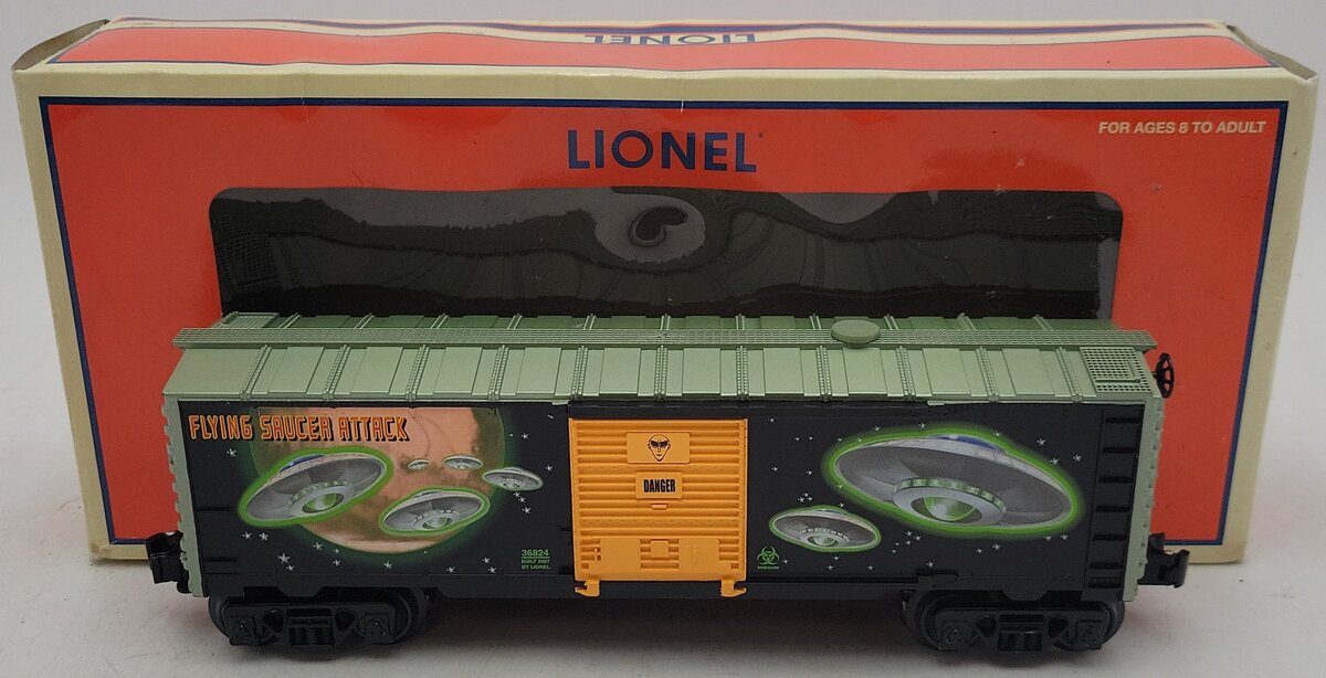 Lionel 6-36824 O Gauge Alien Smoke Operating Boxcar NIB