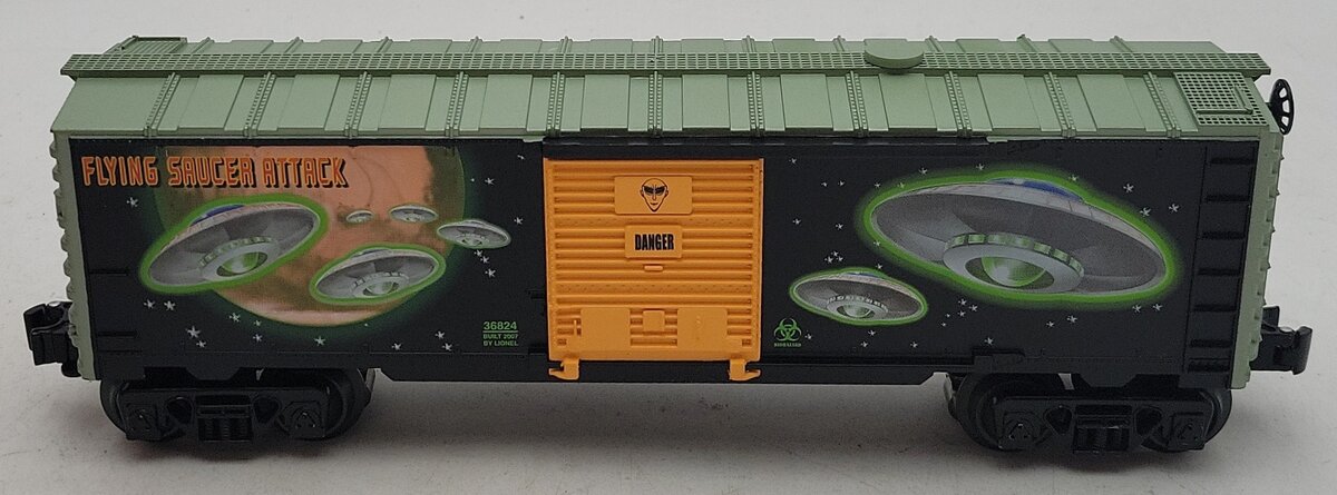 Lionel 6-36824 O Gauge Alien Smoke Operating Boxcar NIB