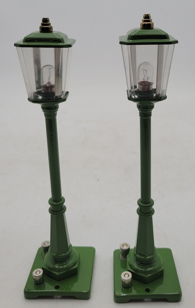 MTH 20-1026 #56 O Scale Green Street Lamp Set (Set of 2) NIB