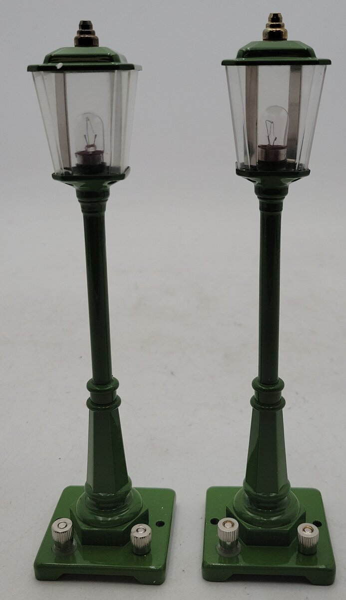 MTH 20-1026 #56 O Scale Green Street Lamp Set (Set of 2) NIB