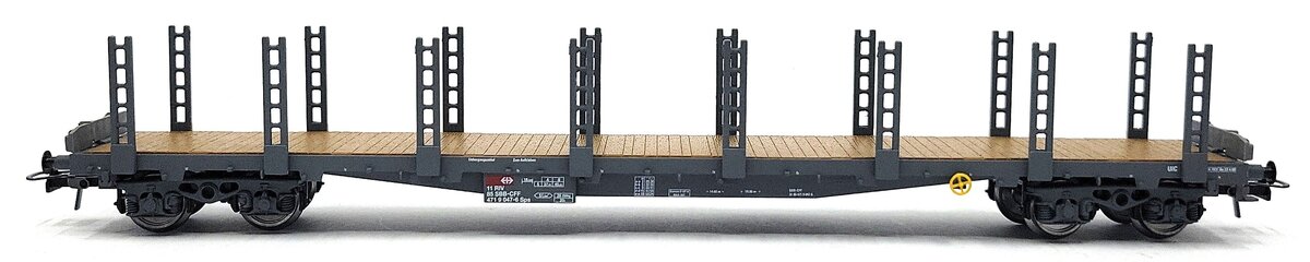 HAG 386-70 092 HO Scale SBB Flatcar w/ Stakes LN/Box