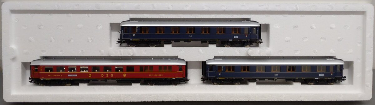 Marklin 43290 HO Scale DB Merkur Long Distance Passenger Train 3-Car Set NIB